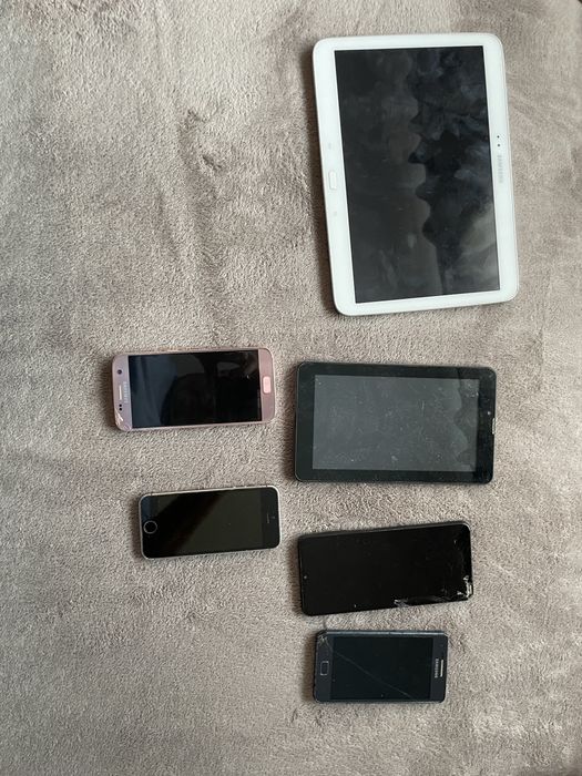 Vand  tot la 400 lei unele fumctioneza unele nu