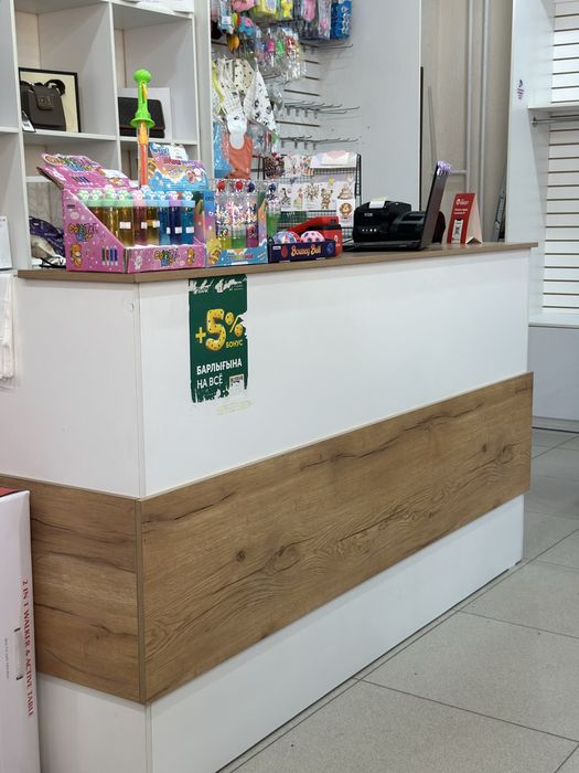 Продам срочно шкафы, рейлы, ресепшен