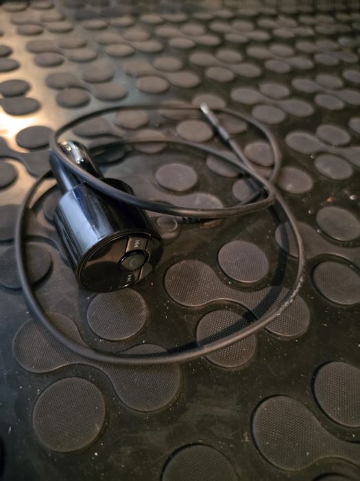 Продавам Bluetooth FM трансмитер за кола