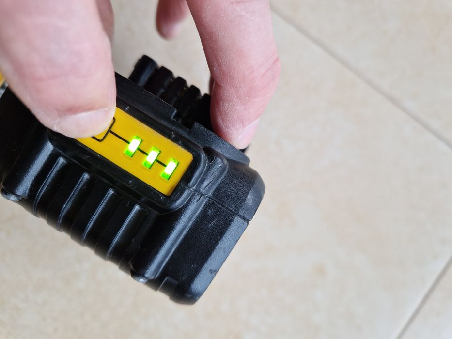 Dewalt DCB 115 - incarcator , acumulatori