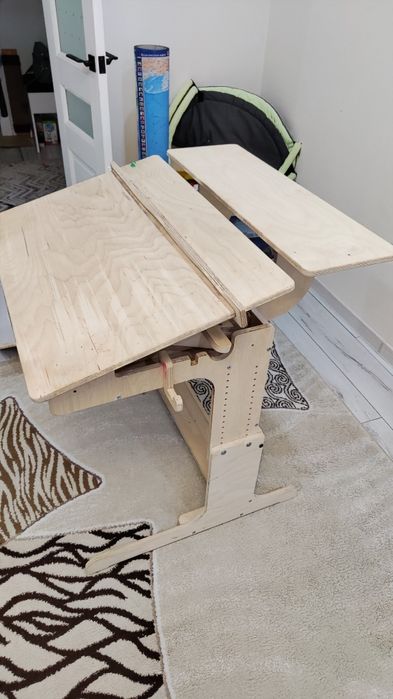 Продам детскую парту трансформер.