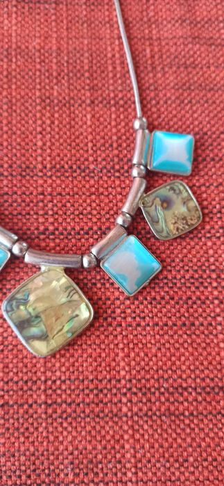 седефено колие с дължина 44 см- цена 60 лв и метално сърце- 20 лв.