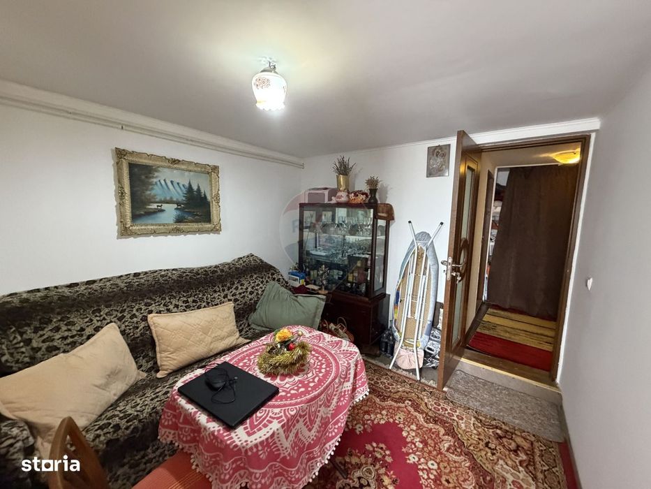 Casă cu teren si demisol In Tifesti