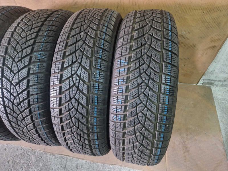 4 Goodyear R17 215/65
зимни гуми за SUV DOT4519
