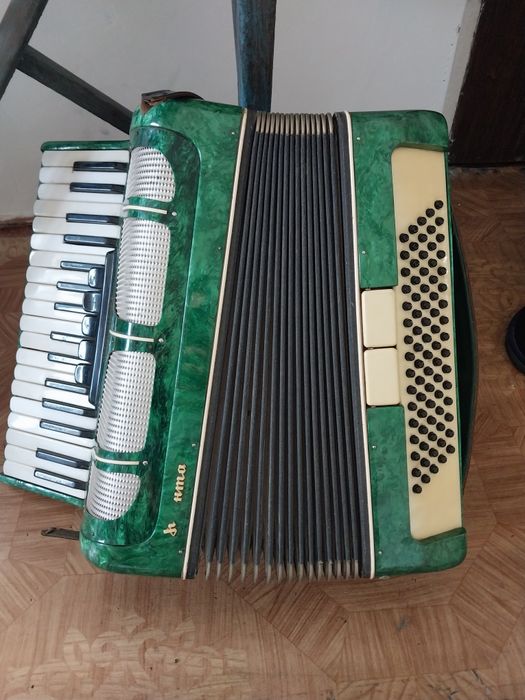 Аккордеон продаётся хороший