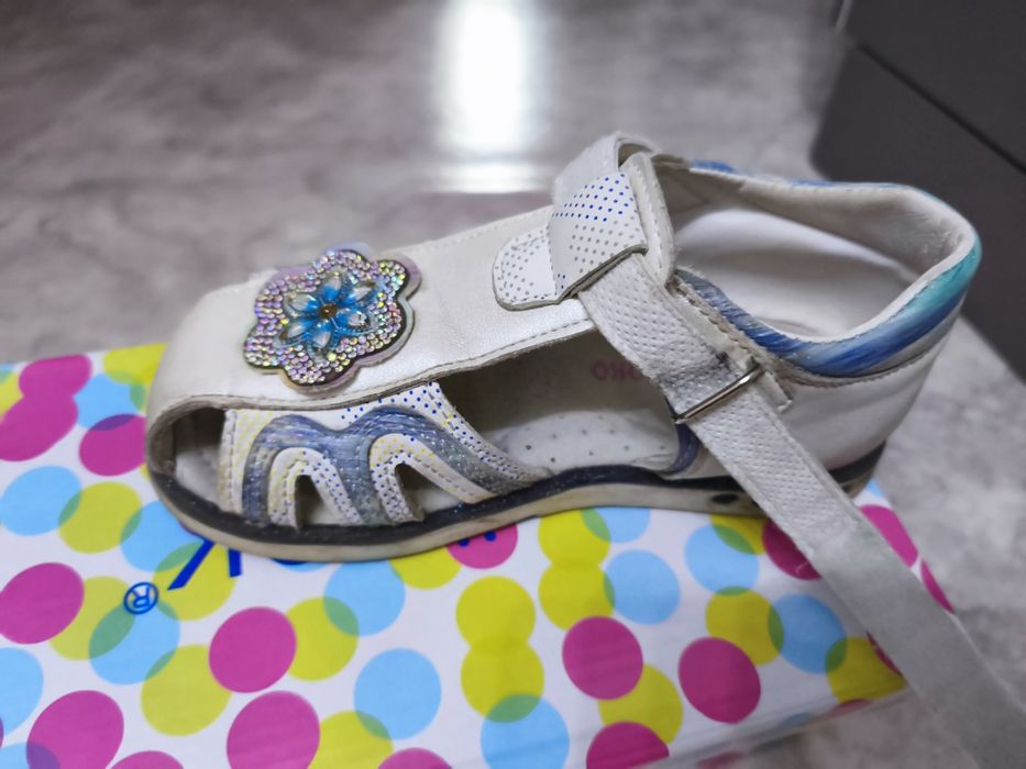 Продам сандали 30 размер.