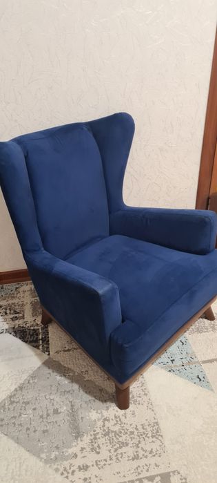 Диван вместе с креслом