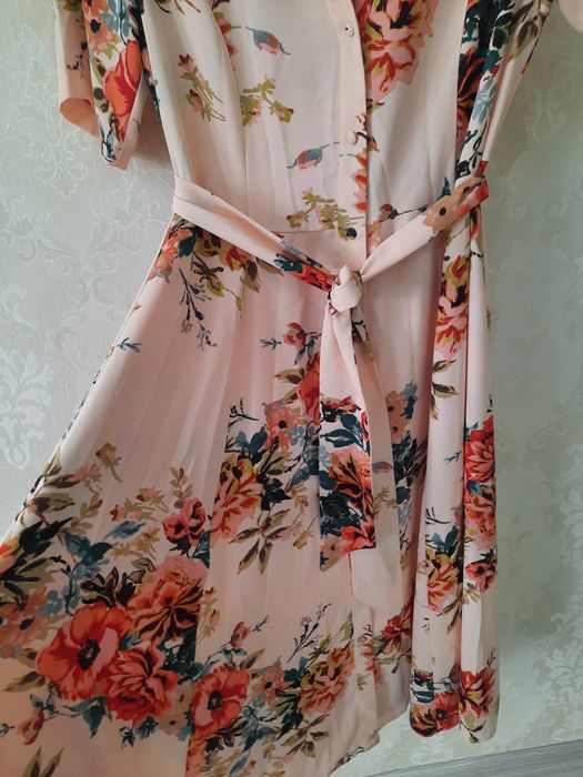 Платья красивая  демисезон