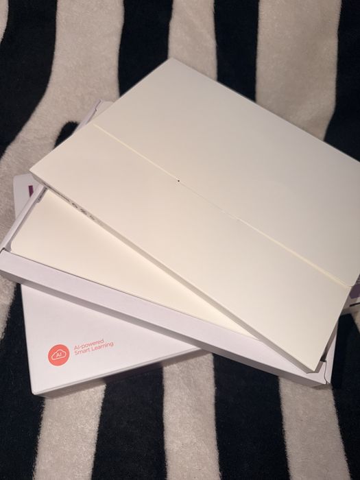Tabletă Lenovo Idea Tab 11, 256GB, 8GB RAM, 5G, neagră, cu Stylus Pen și husă