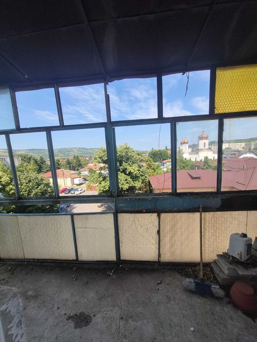 Vand apartament 2 camere decomandat