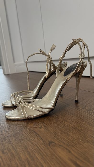 Sandale aurii Gianvitto Rossi masura 37