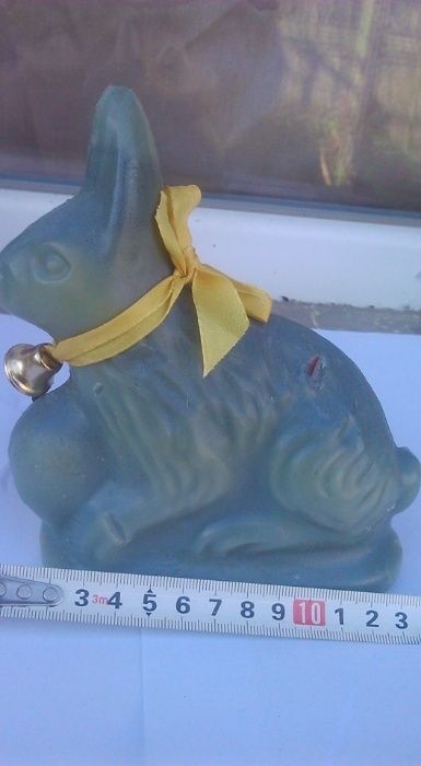 Восъчна фигура заек със звънче