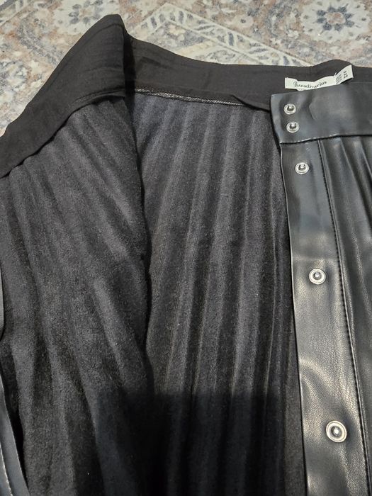 Fusta midi imitatie piele Stradivarius