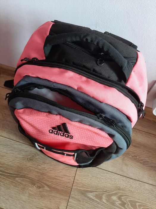 Ghiozdan Adidas.