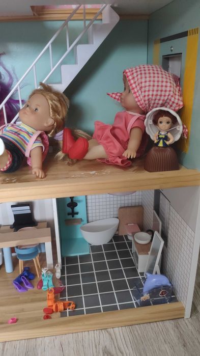 Дървена къща за кукли