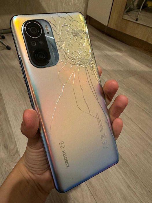 Продам Xiaomi Mi 11i  5G