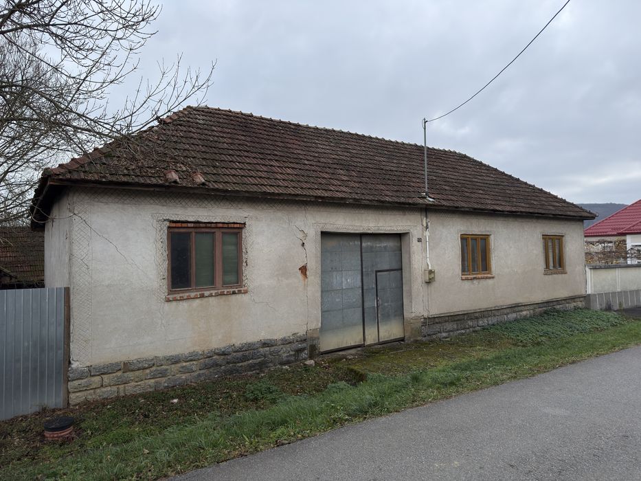 Casa de vanzare din caramida