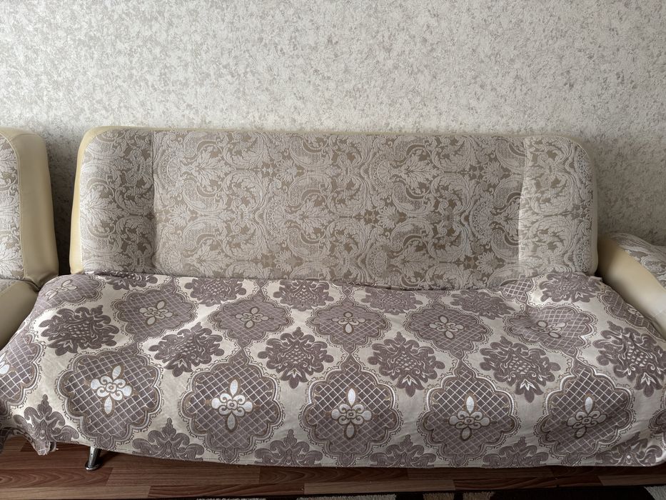 Продам диван с креслами. Торг имеется