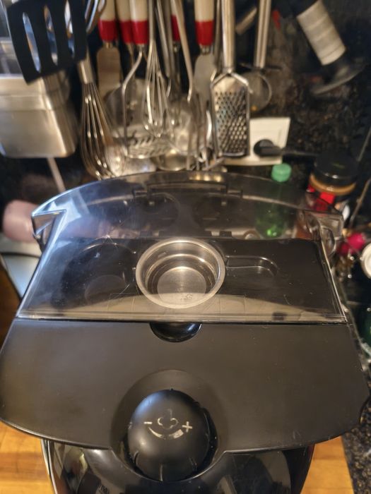 Продавам кафе машина Delonghi EC 410.B