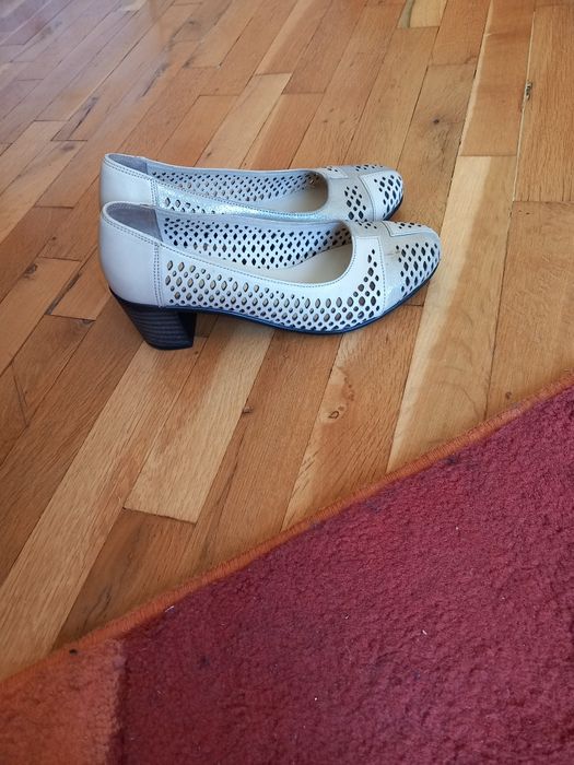 Дамски обувки чисто нови