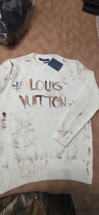 Pulovăr  Lv măsură L model nou superb..
