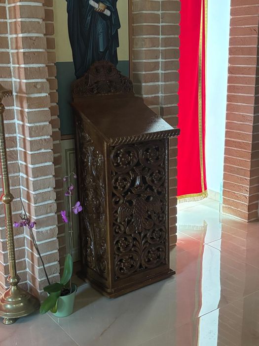 Iconostasul wow    lemn stejar