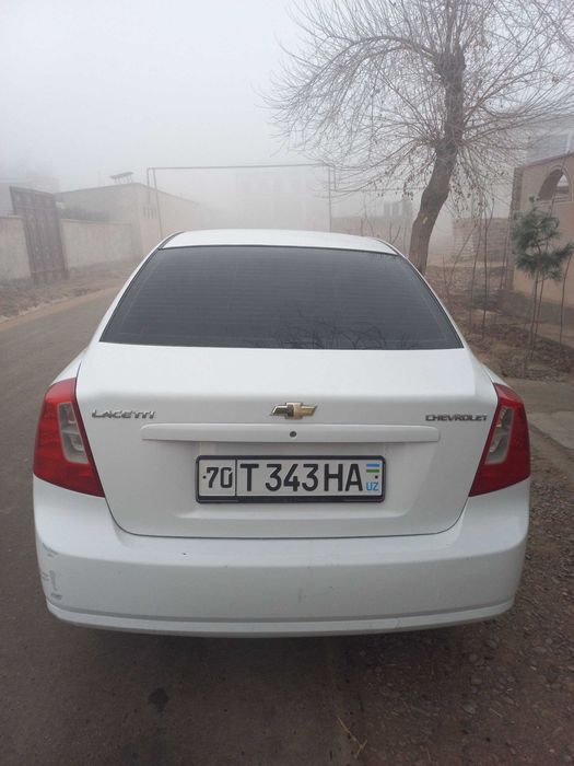 2011 yilda ishlab chiqarilgan lacetti 1.8 matorli avtomashina sotiladi