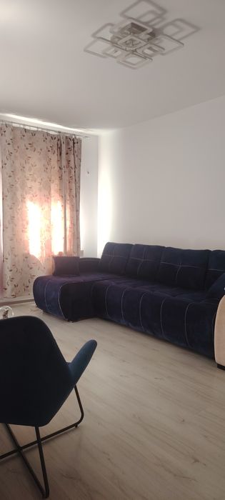 Vand Apartament cu 2 camere decomandat + Gradina 27 metri pătrați+ Loc de parcare