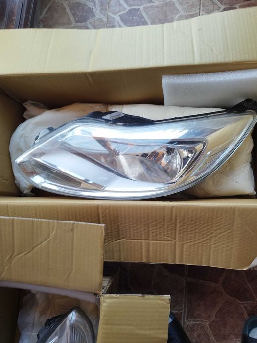 Фарове за Форд фокус Мк3