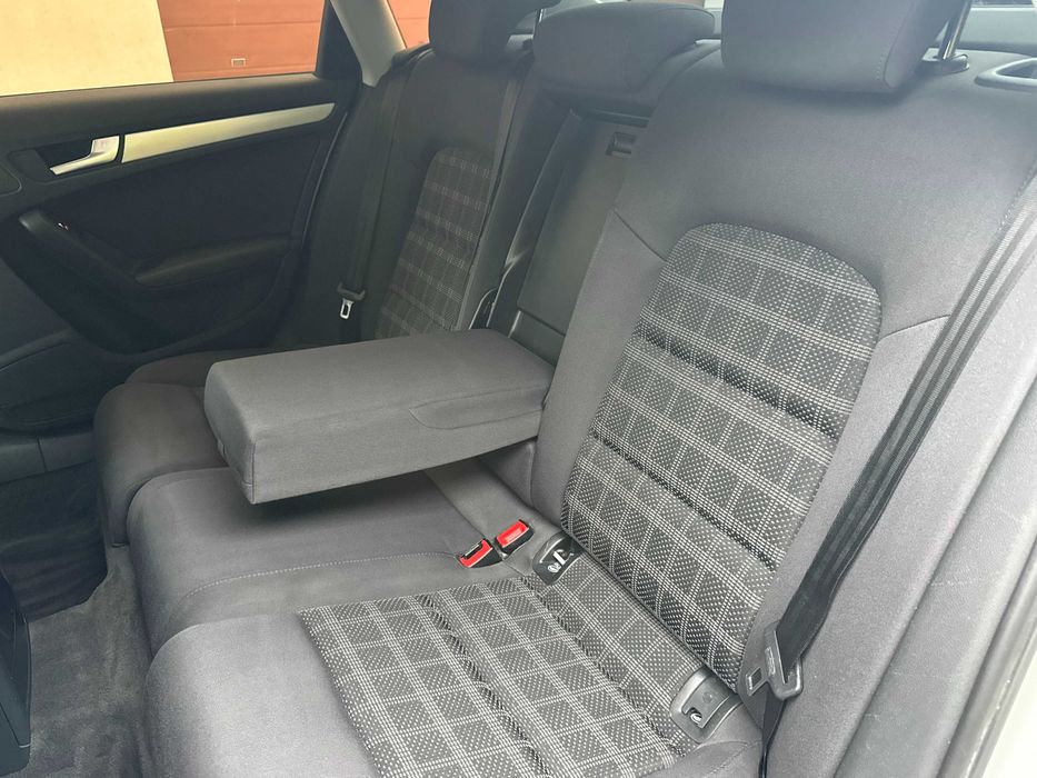 *** Dealer Auto *** Audi A4 sedan / 2.0tdi 150cp / Automat / Xenon / Navi / Garantie / Rate / Buy-Back