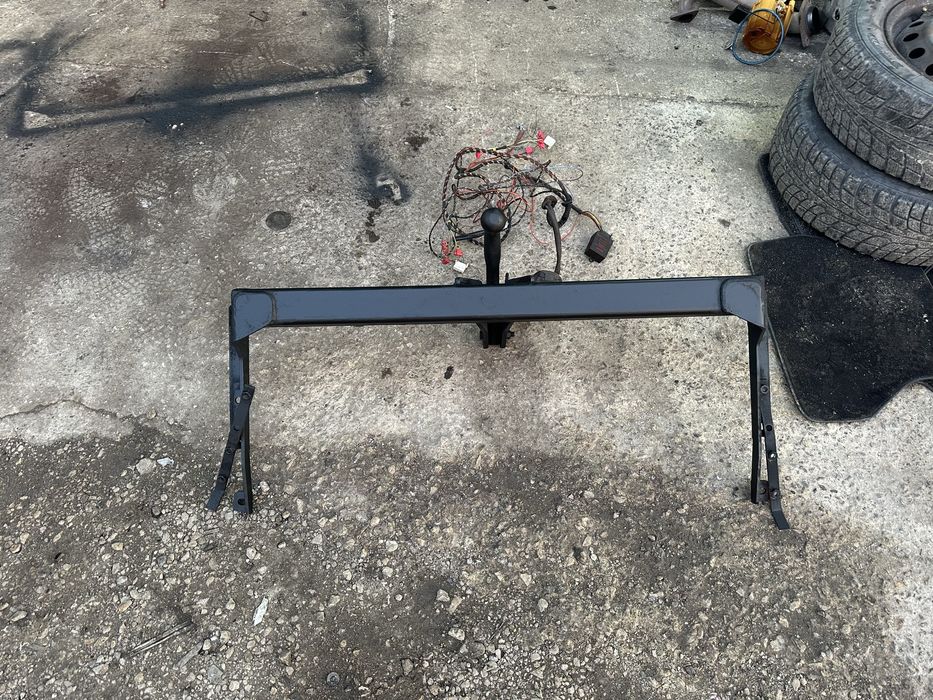 Теглич за Тойота Авенсис Т25 комби!