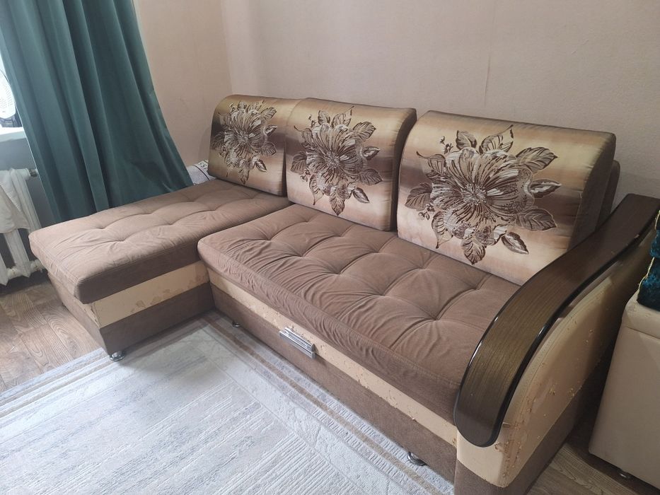 Продам угловой диван б/у