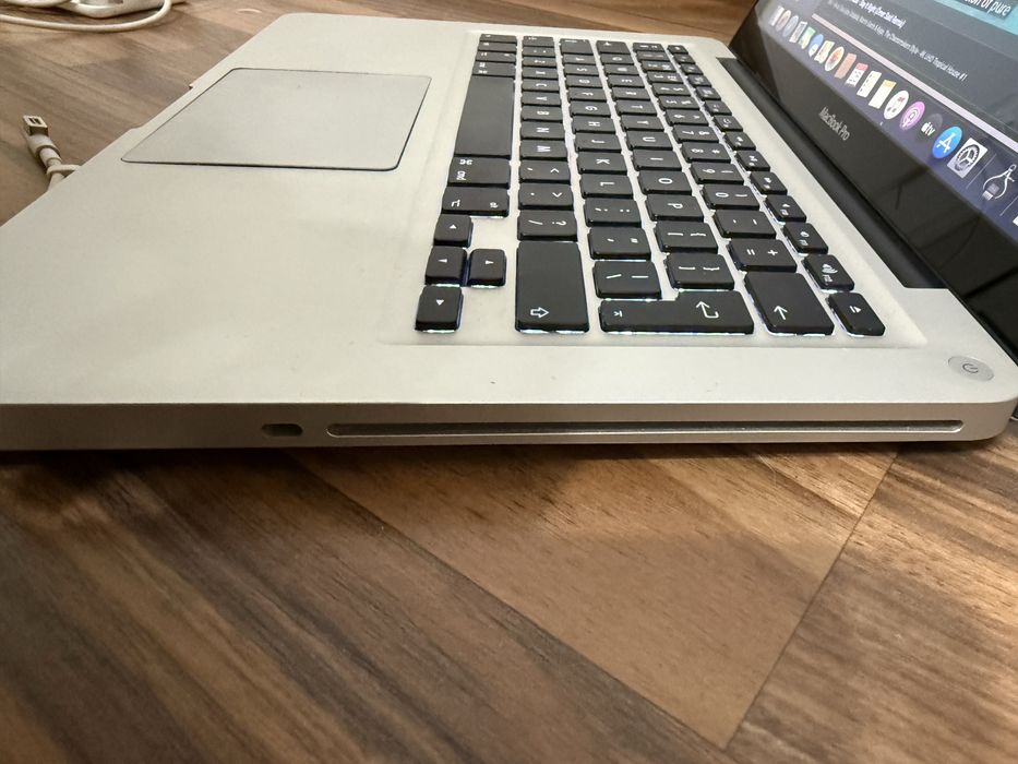 MacBook Pro 13” Mid 2012 – Intel i5, 8GB RAM, SSD 240GB, dual boot macOS + Windows 10 licențiat