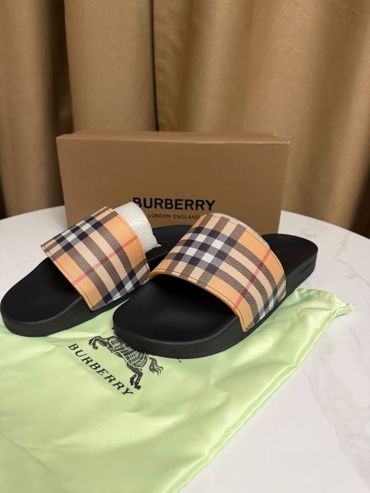 Papuci Burberry