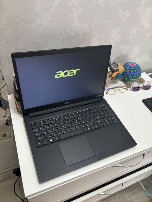 Продам современный шустрый офисный ноутбук Acer Сумка мышка