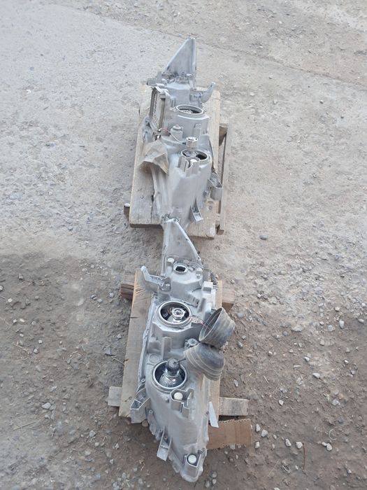 Фары на тоиота 40 продаётся