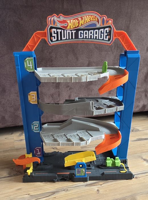 Гараж Hot Wheels