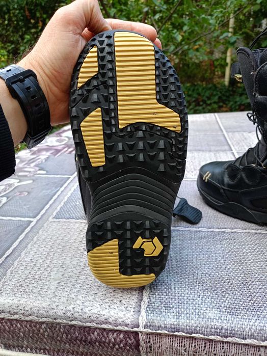 Продавам детски ски и сноуборд обувки Burton номера 20, 37.5 и 39