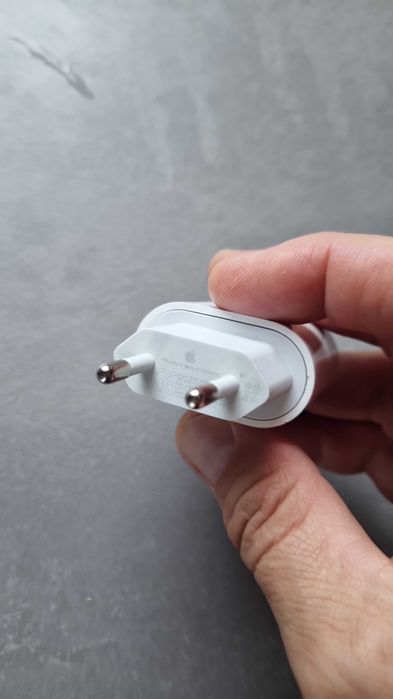 Încărcător iphone 40W sau auto 20W. Dacă ai cablul merge și la Samsung