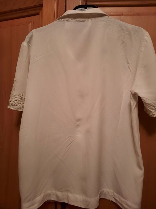 Frumoasa bluza de dama cu broderie aurie marimea 38