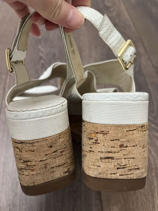 Босоножки новые 37р