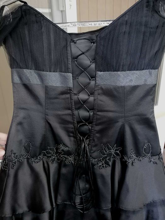 дизайнерска рокля