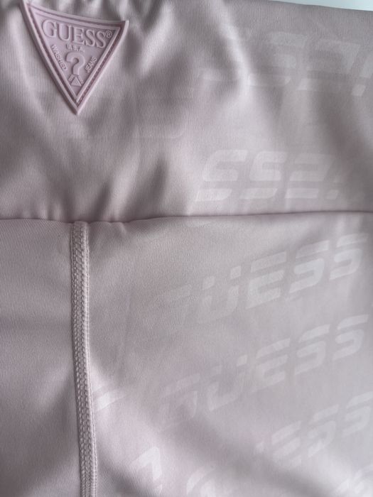 Дамски спортен клин Guess, с етикет