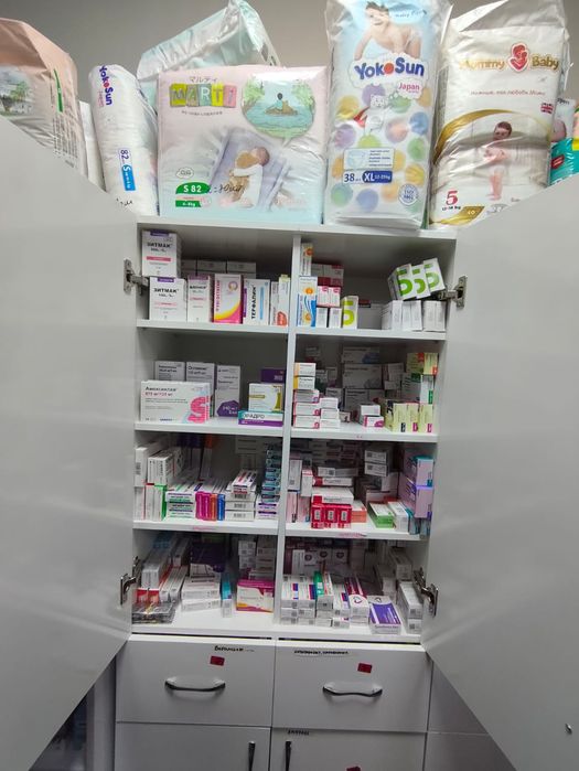 Продам витрину и шкафы б/у