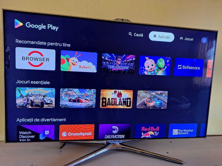 TV smart samsung cu telecomanda vocala