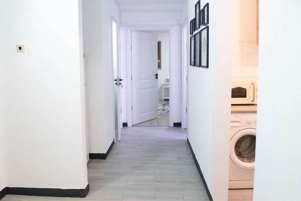 Inchiriez apartament doua camere decomandat zona centrala