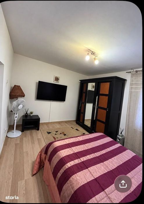 Două case, o singură proprietate, vedere la lac