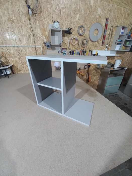 Столик преддиваный новый