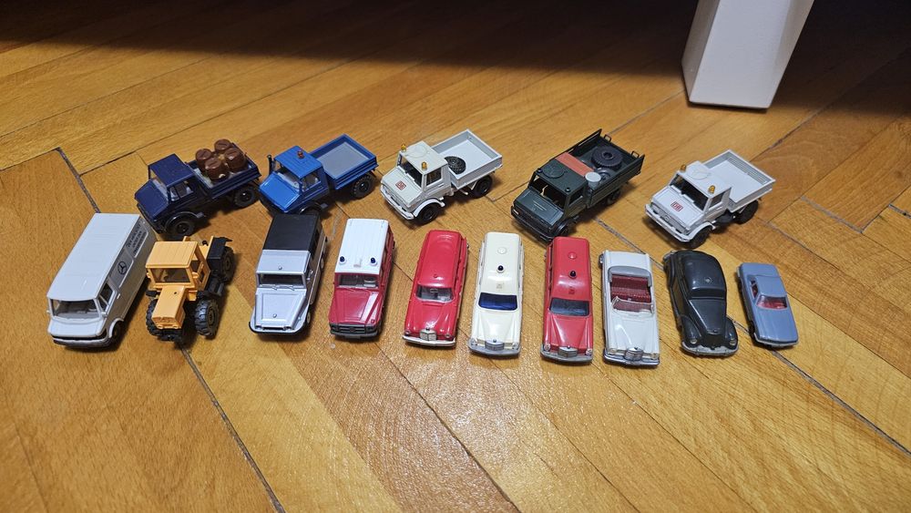 Vand mașinuțe Mercedes vintage 1.87