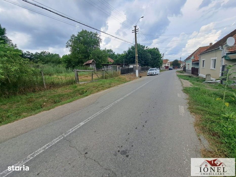 Teren intravilan- (2219  mp) de vanzare in  Berghin